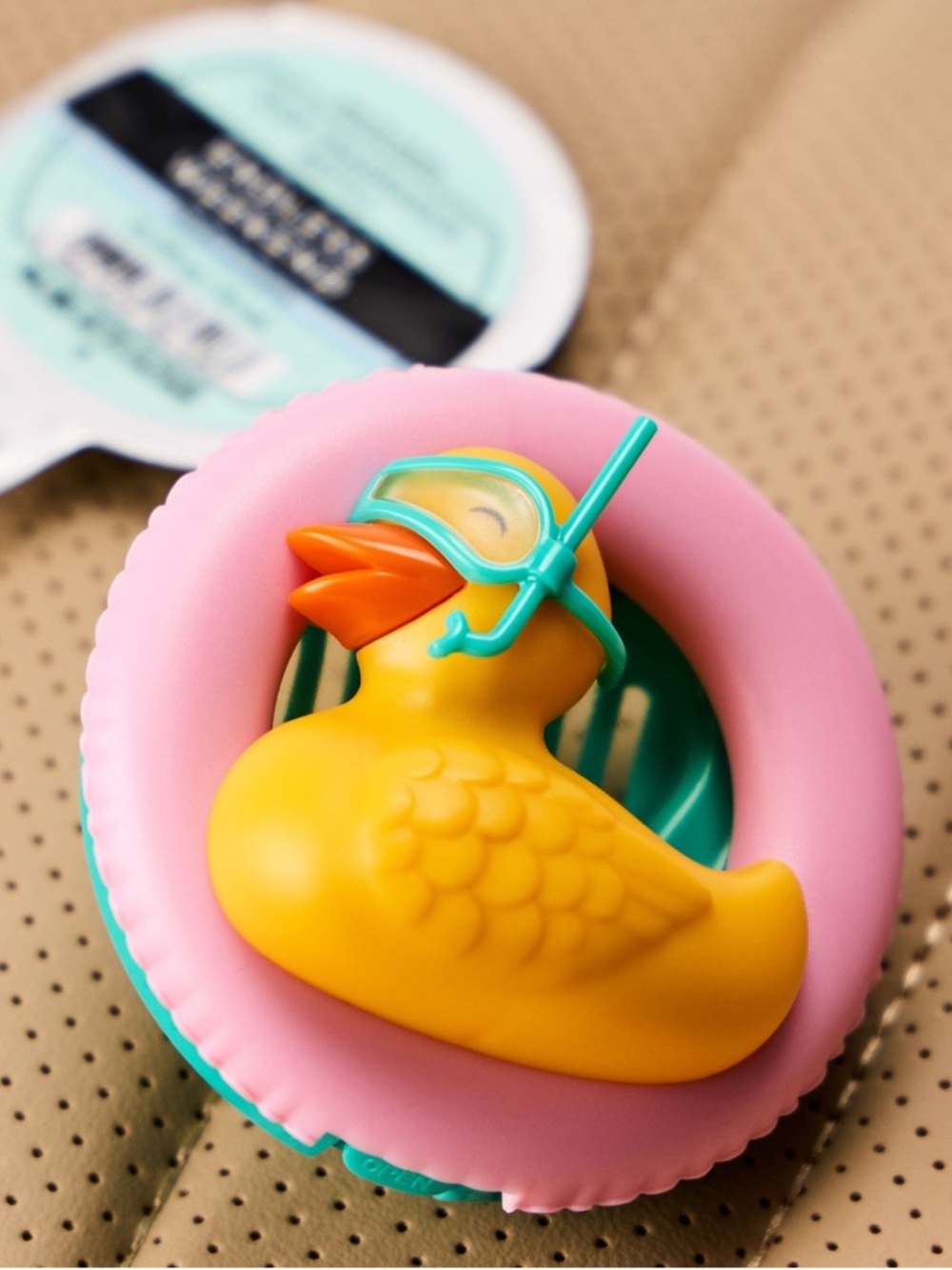 NEW! 2-Pc BILLIE the DUCK Car Fragrance Holder & Pink Pineapple Sunrise Refill